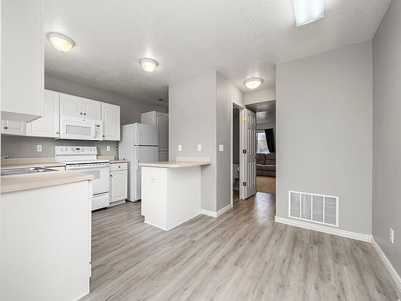 4th image of 369 N Main St APT 2