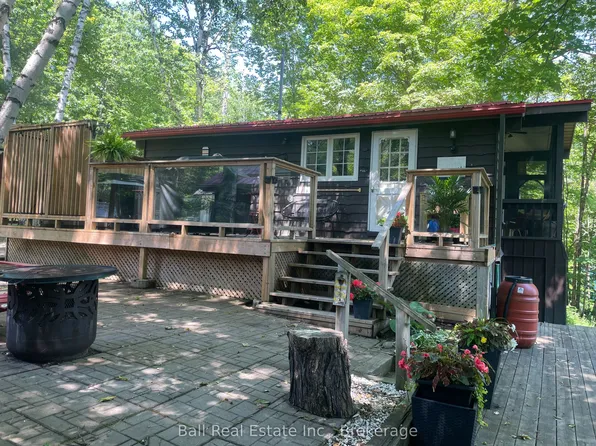 1046 Edith Cres, Highlands East, ON K0M 1S0