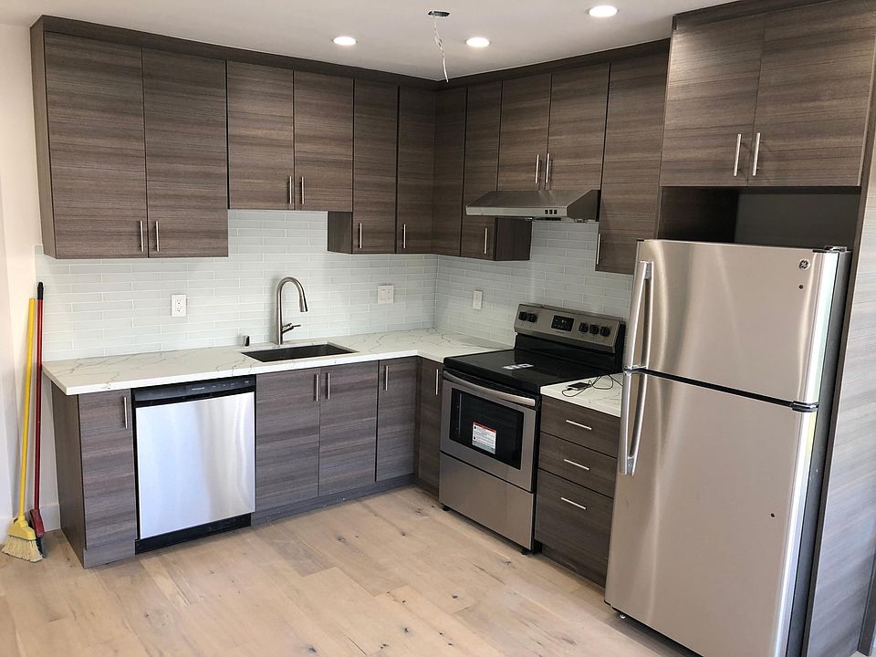 1st image of 903 Baker St