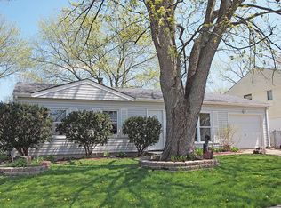 105 S Park Blvd, Streamwood, IL 60107