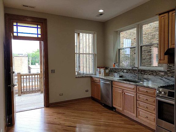5th image of 1909 N Sheffield Ave #3