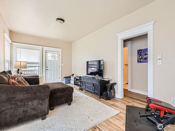 4th image of 2423 Highland Avenue
