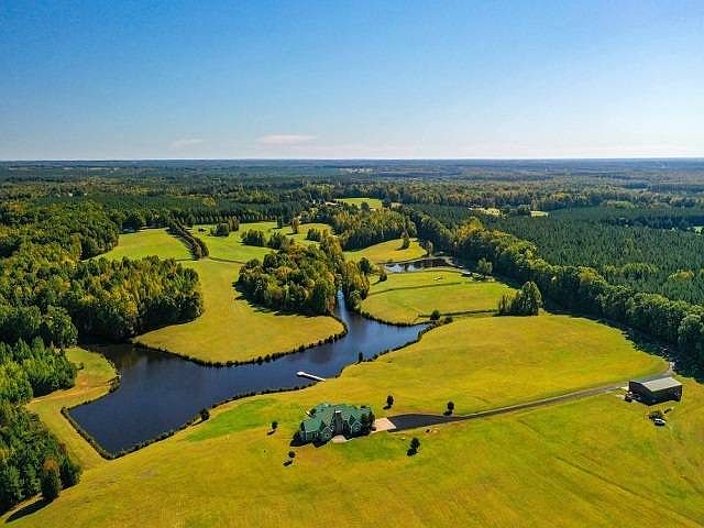 1st image of 3082 Country Club Dr