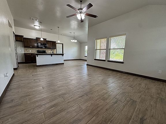 5th image of 1121 SW 158th St