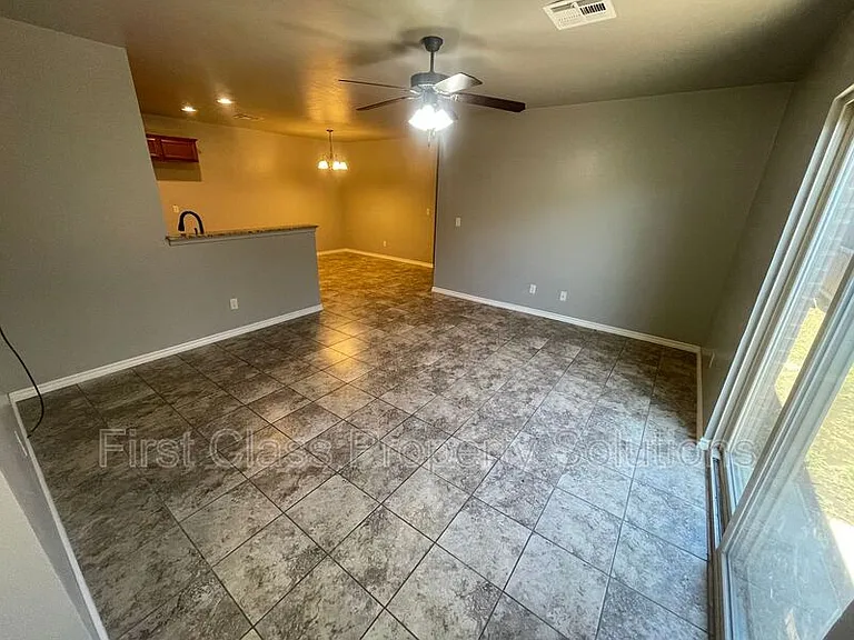 129 Ashley Dr — Photo 6