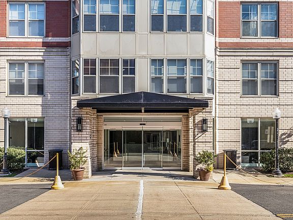 2nd image of 300 Mamaroneck Ave APT 828