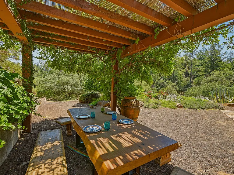 2491 Spring Mountain Rd — Photo 35