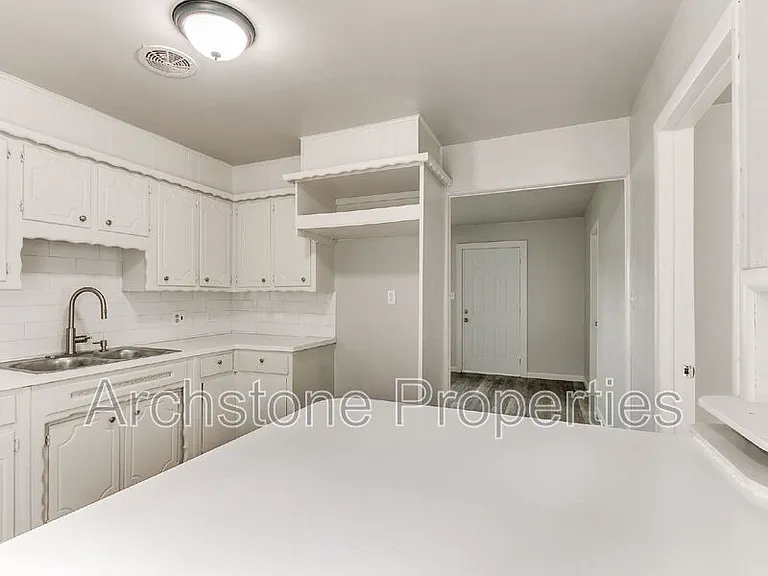 2312 Mustang St — Photo 12