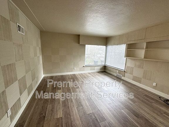 3rd image of 2607 Glenwood Ln APT 2