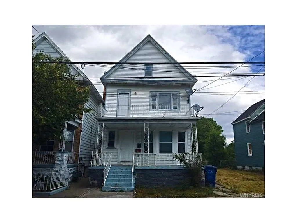 581 West Ave photo 1