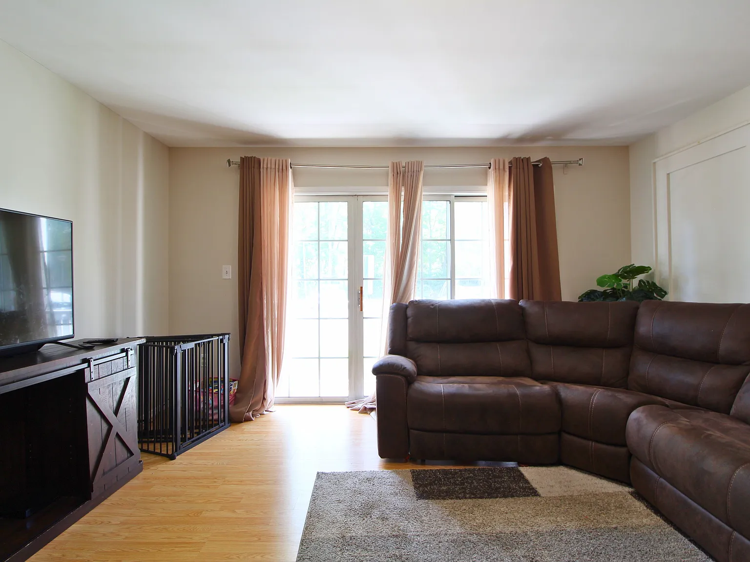 2 bed, 1100 sqft, $2,250 — Photo 3