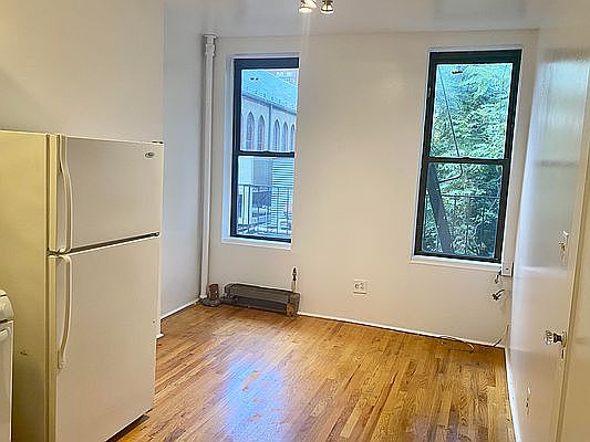 2nd image of 233 E 59th St APT 2A