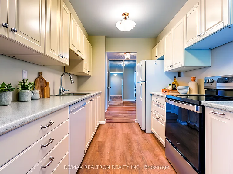 100 Canyon Ave #606 — Photo 3
