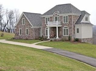 670 Floral Hill Dr, Washington, PA 15301