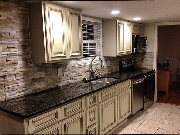 3rd image of 4060 Locus Bend Dr