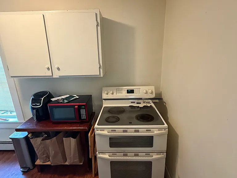 6 Maple St #A — Photo 2