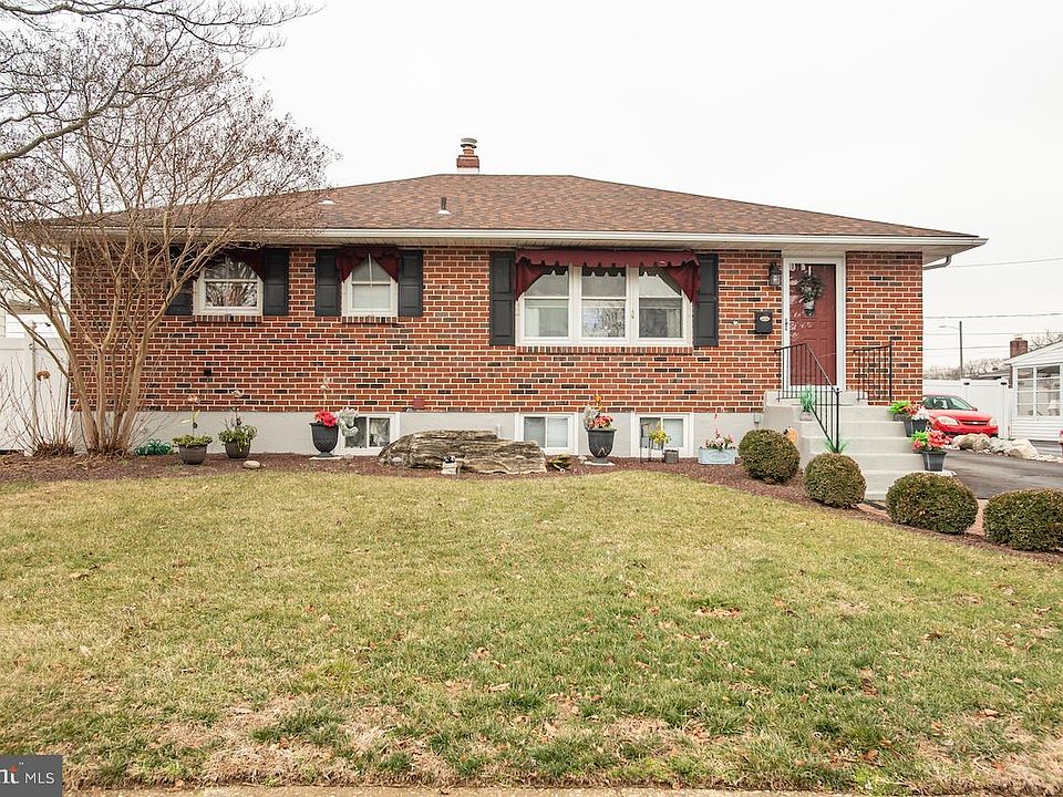 1st image of 304 Mary Ann Dr