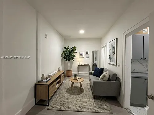 1560 SW 5th St #4 Photo 1