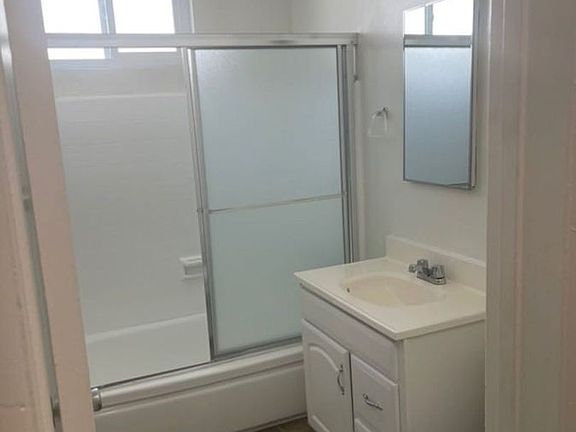 4th image of 6863 Whitsett Ave APT 2