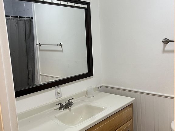 5th image of 305 N Cricket Dr