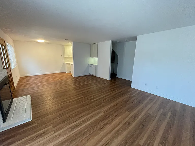 1504 Dolphin Dr — Photo 2