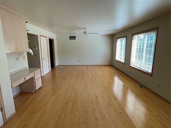 4th image of 11329 Kathryn Ln SE