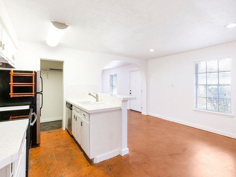 1st image of 2302 Eastside Dr #11