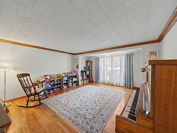 5th image of 131 18Th Ave