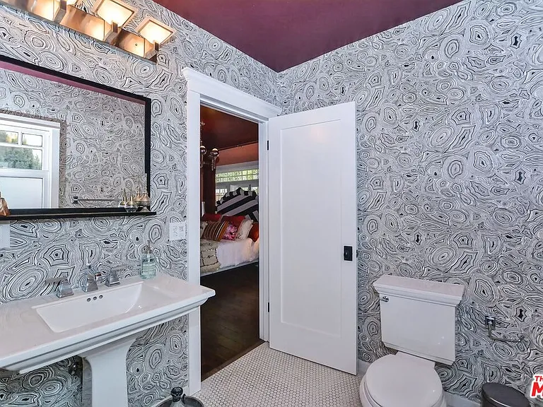2172 Argyle Ave — Photo 29