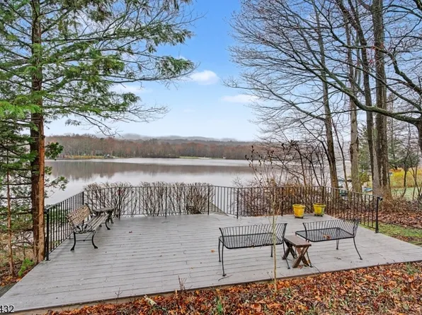 40 E Shore Dr, Hampton Twp., NJ 07860