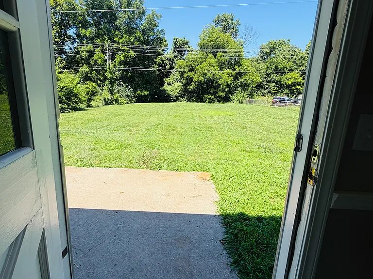 S Glenn Ave — Photo 10