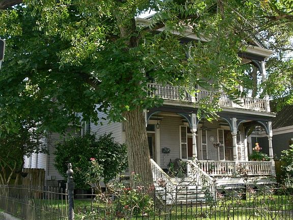 3rd image of 737 Eleonore St