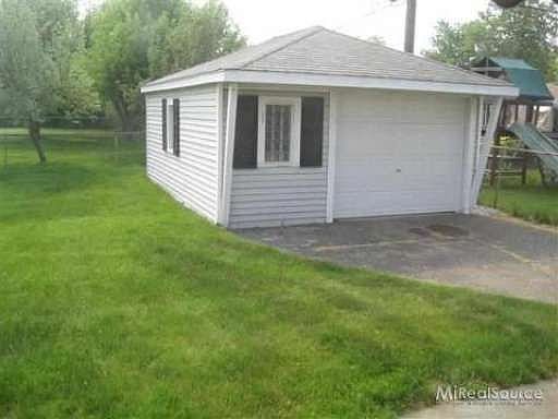 4th image of 28531 Beste St
