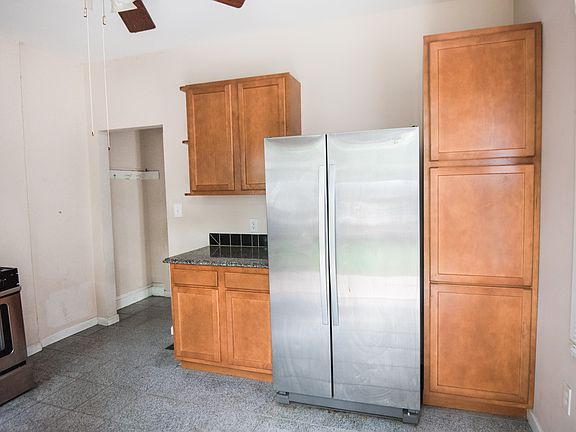 4th image of 429 E 14th Ave