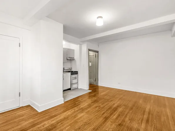 433 West 21st Street image 4 of 21