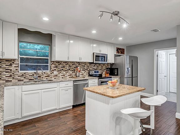 3rd image of 6520 Waltho Dr