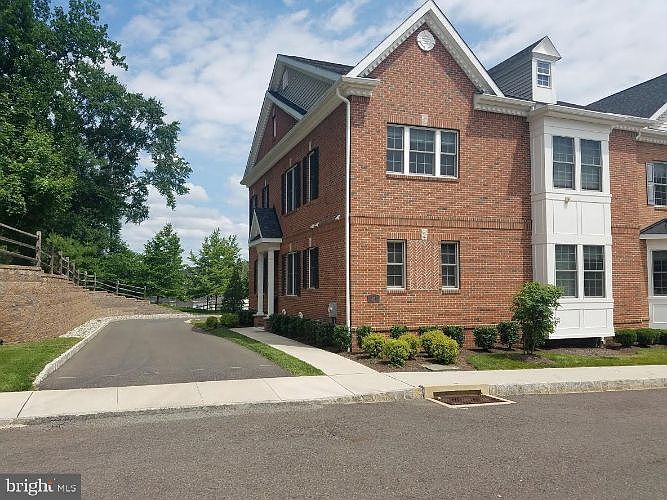 2nd image of 71 Creekview Ln