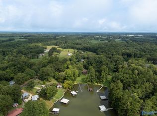 1400 Barnett Rd, Rogersville, AL 35652