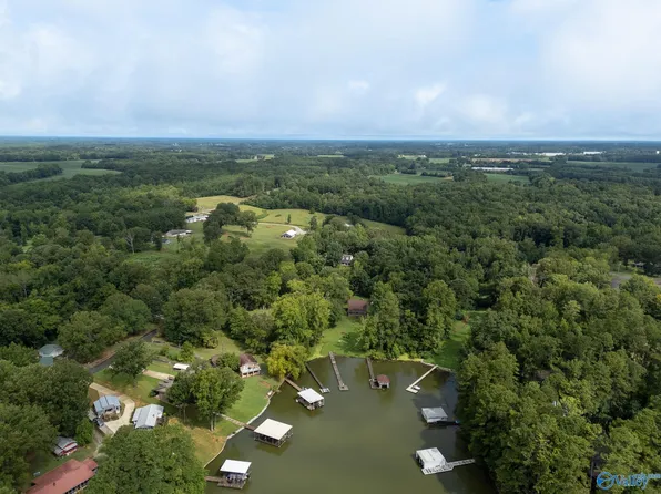 1400 Barnett Rd, Rogersville, AL 35652