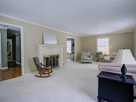 5th image of 7236 Darien Dr