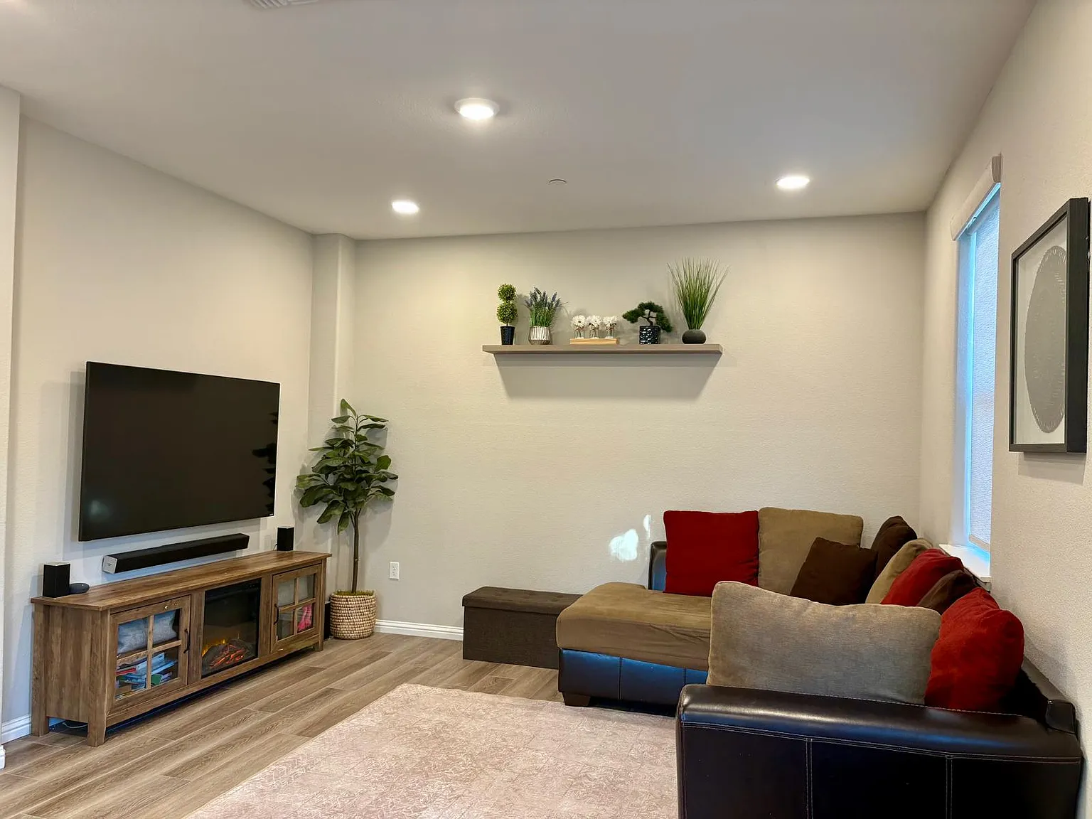 3 bed, 2.5 bath, 1713 sqft, $4,395 — Photo 3