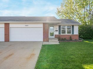 1601 Maplewood Dr, Little Chute, WI 54140