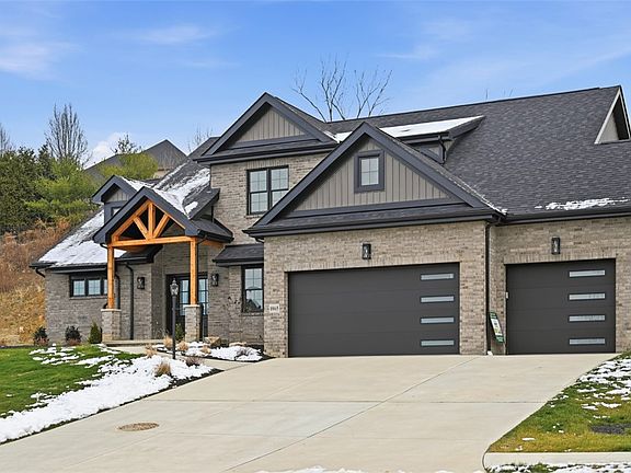 3rd image of 1065 Skyline Dr
