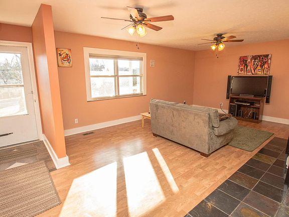 5th image of 609 E Meadecrest Dr