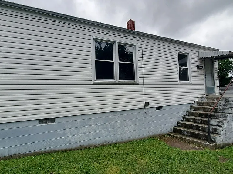 1514 Rainbow Dr — Photo 1