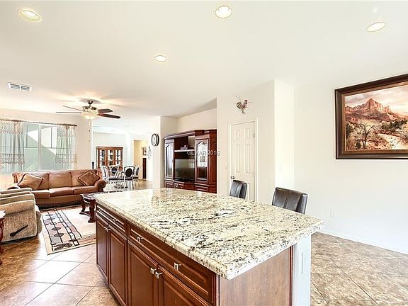 5th image of 10627 Mentesana Ave