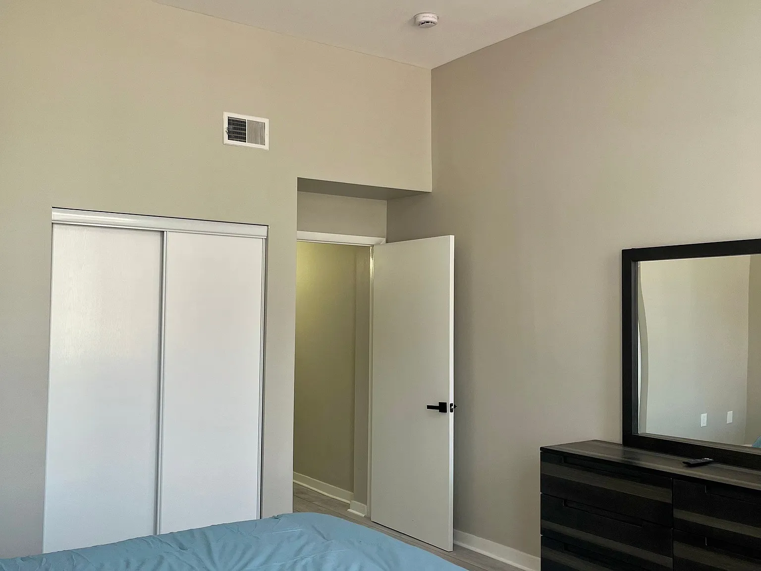 2 bed, 1200 sqft, $1,600 — Photo 2
