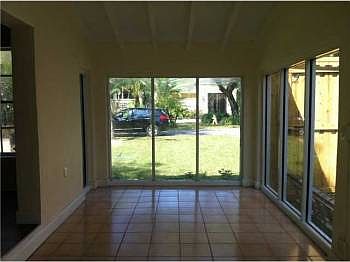 3rd image of 4116 Pamona Ave