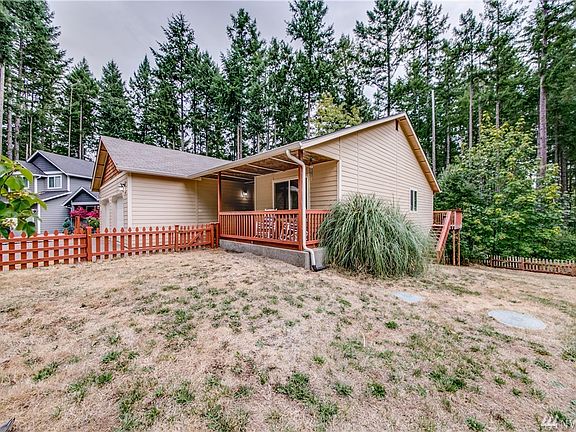 3rd image of 18248 Blue Hills Dr SE