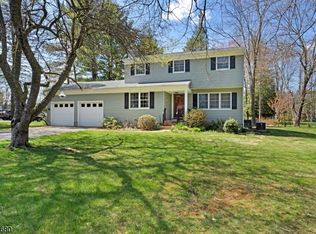 7 Fawnridge Dr, Long Valley, NJ 07853